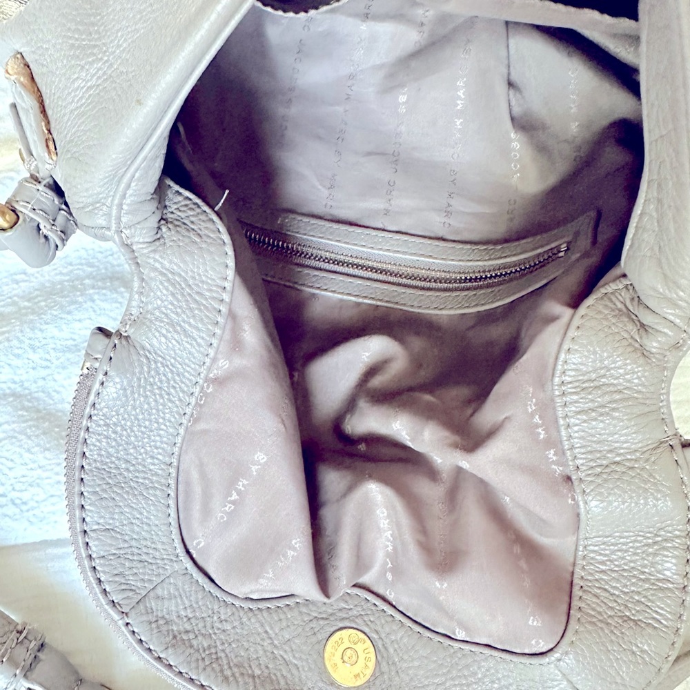 Marc Jacobs - Natasha Crossbody in Cement - Picture 8 of 9